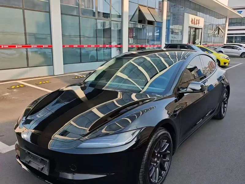 Tesla Model 3 — фото 1