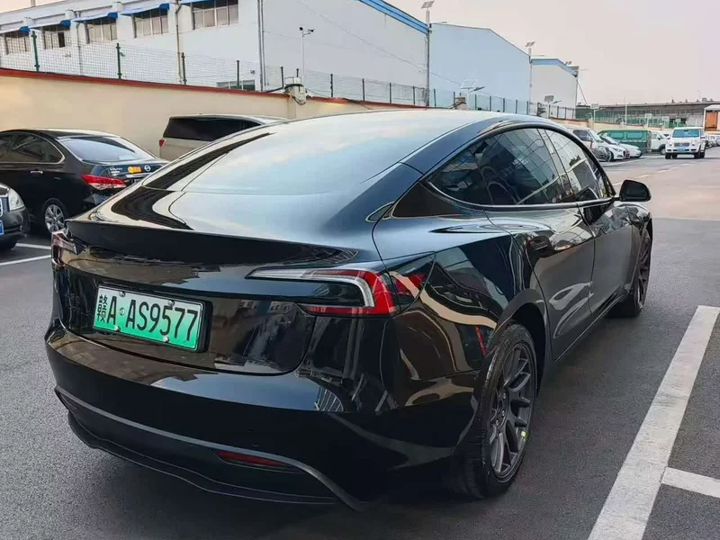 Tesla Model 3 — фото 4
