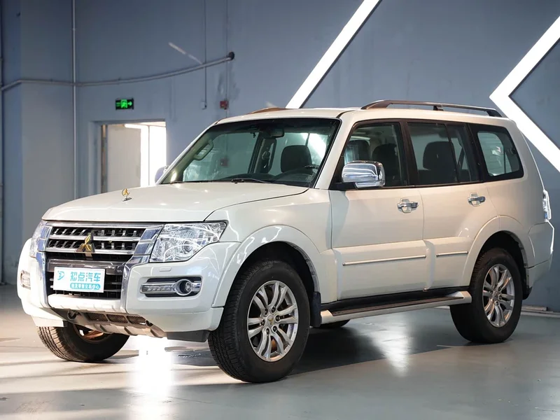 Mitsubishi Pajero (Imported)