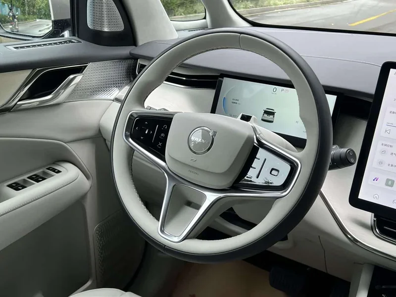 Volvo EM90 — фото 14