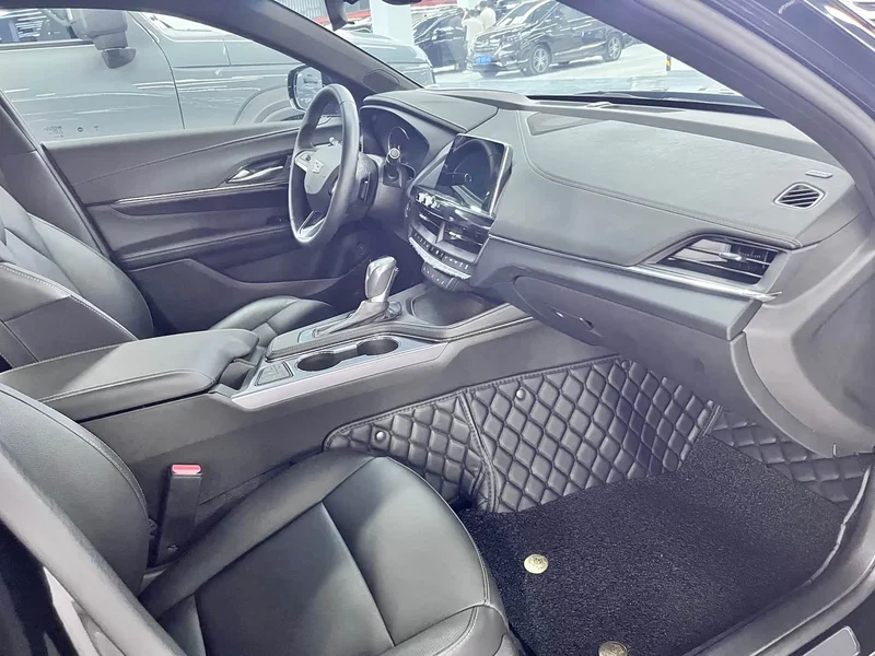 Cadillac CT4 — фото 12