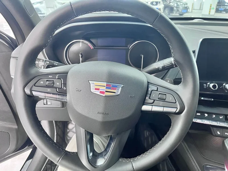 Cadillac CT4 — фото 5