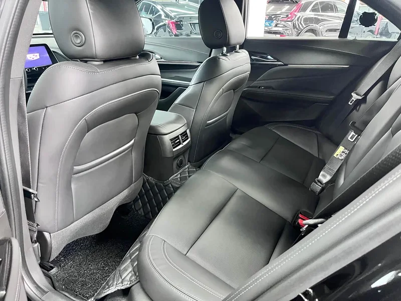 Cadillac CT4 — фото 9