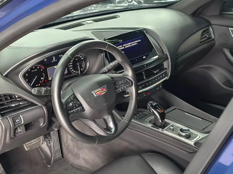 Cadillac CT5 — фото 18