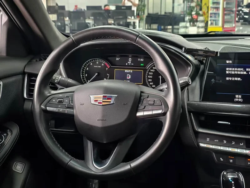 Cadillac CT5 — фото 20