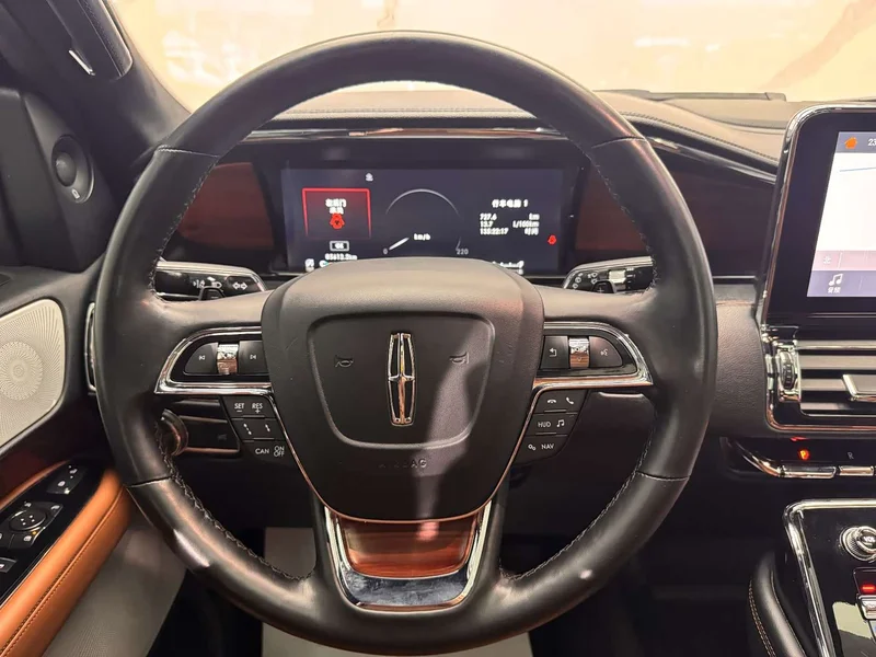 Lincoln Navigator — фото 12