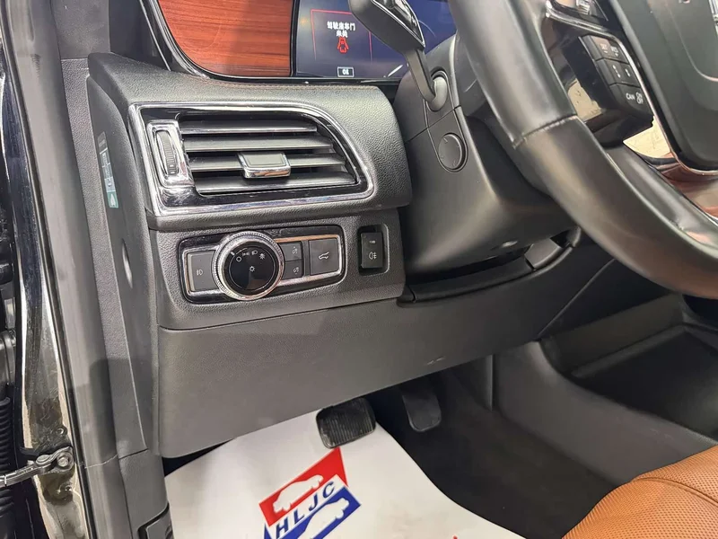 Lincoln Navigator — фото 17