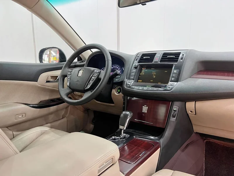Toyota Crown — фото 12