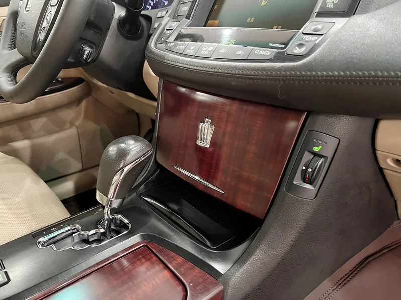Toyota Crown — фото 14