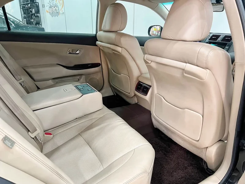 Toyota Crown — фото 10