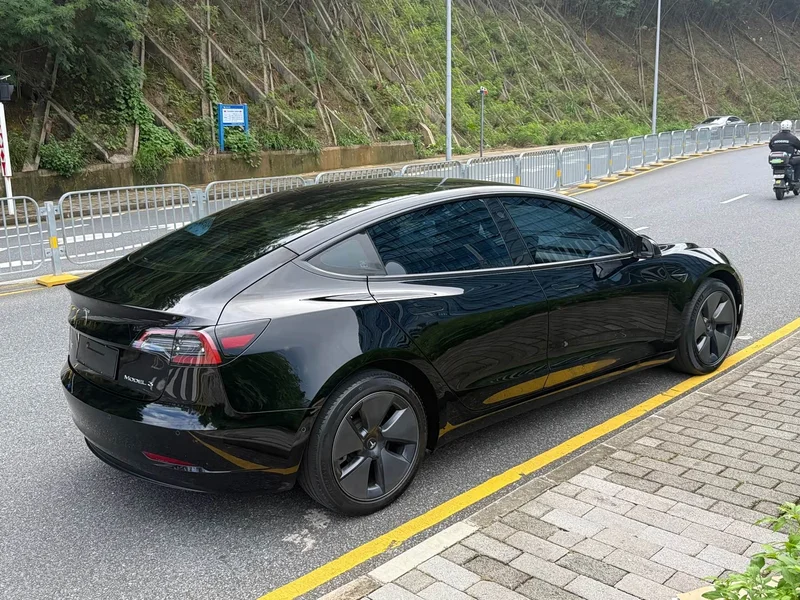 Tesla Model 3 — фото 12