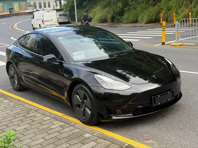 Tesla Model 3 — фото 3