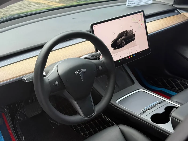 Tesla Model 3 — фото 4