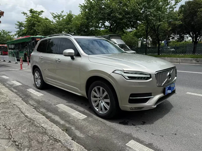 Volvo XC90 — фото 3