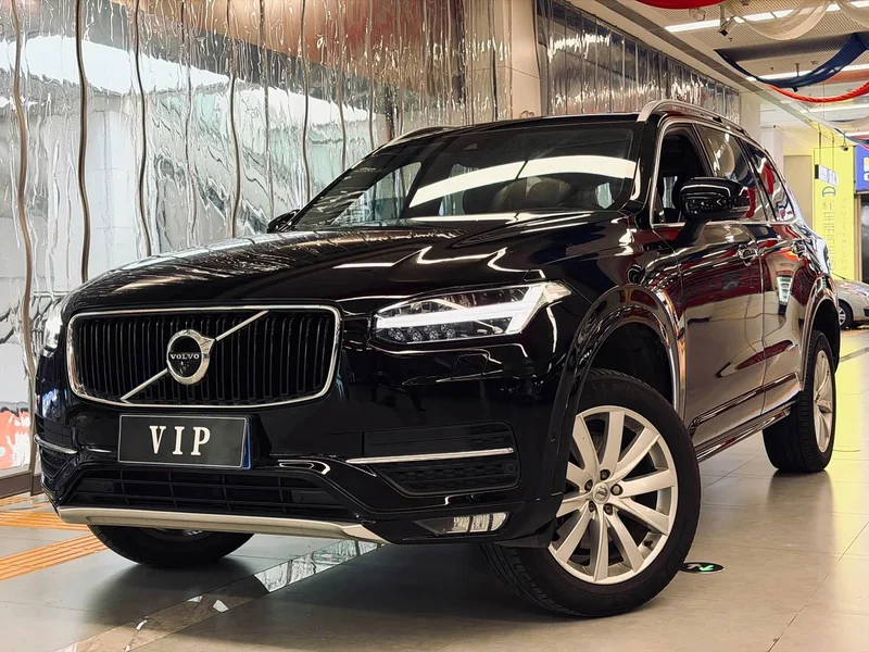 Volvo XC90 — фото 1