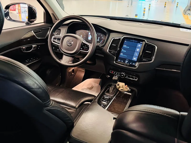Volvo XC90 — фото 10