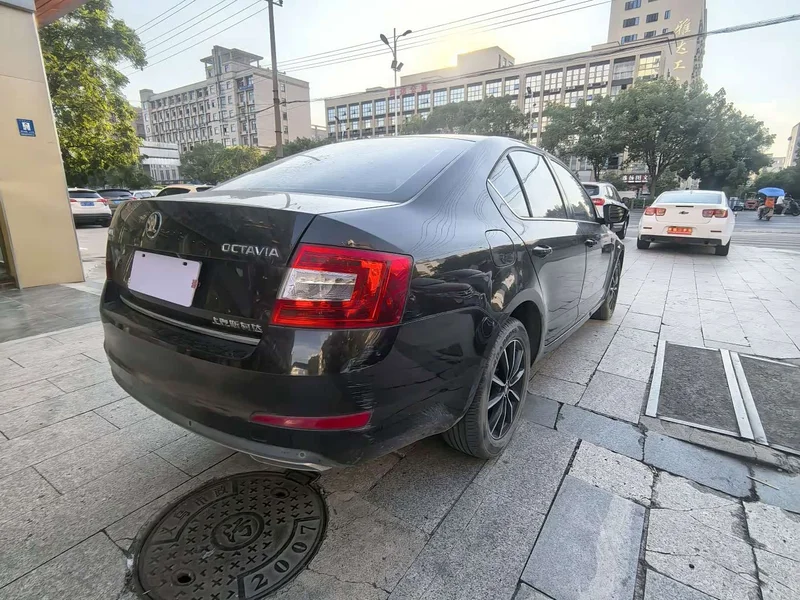 Volkswagen Octavia — фото 7
