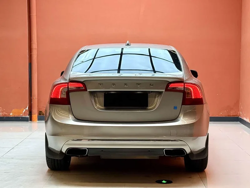 Volvo S60 — фото 12