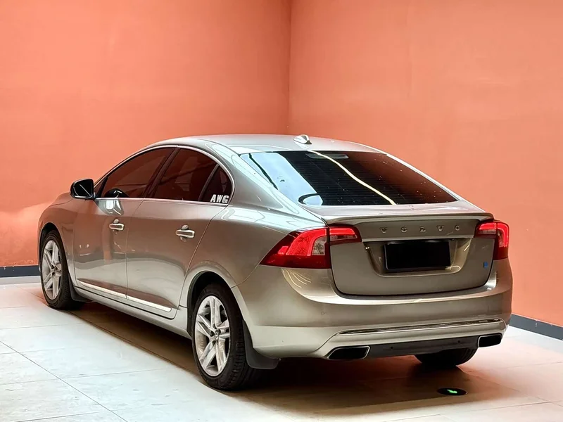 Volvo S60 — фото 13