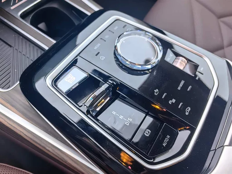 BMW 7-Series — фото 11