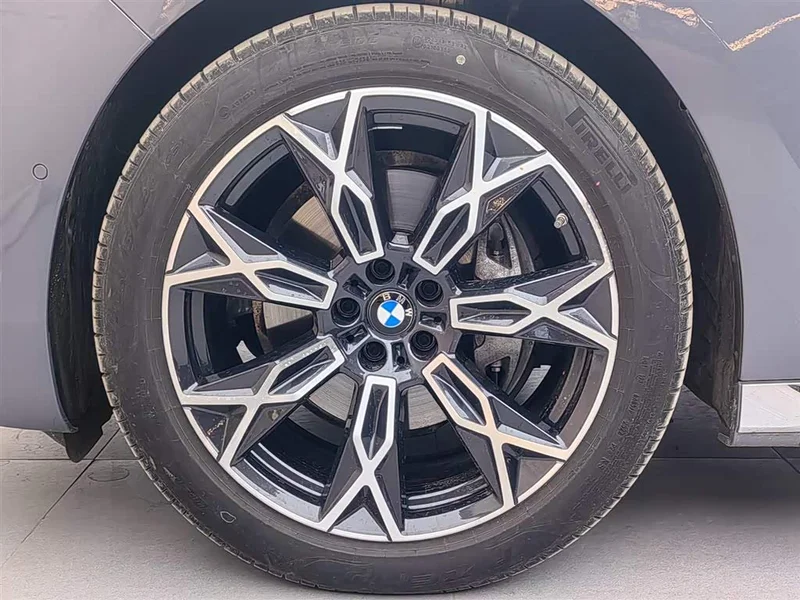 BMW 7-Series — фото 18
