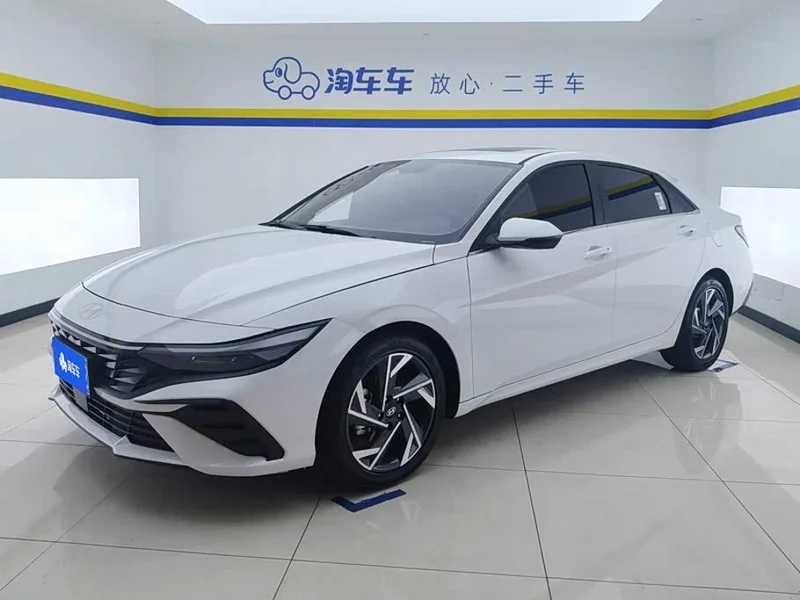 Hyundai Elantra — фото 1