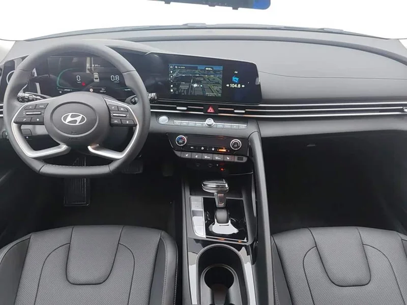 Hyundai Elantra — фото 12
