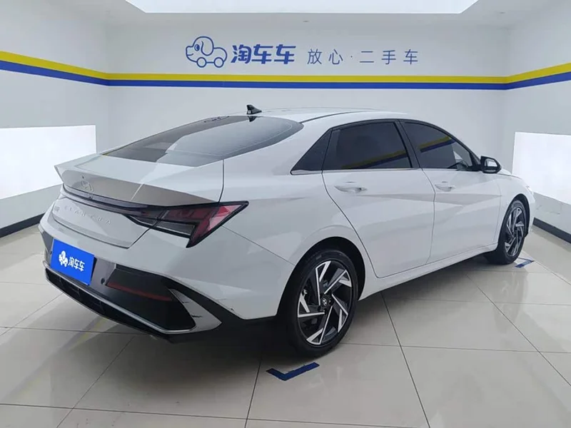 Hyundai Elantra — фото 3