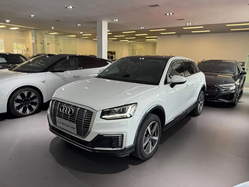 Audi Q2L e-tron — фото 1