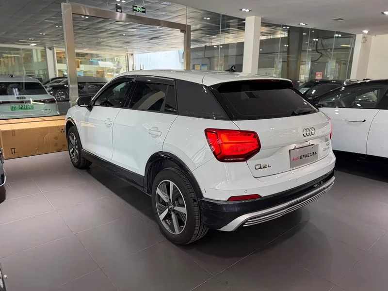 Audi Q2L e-tron — фото 4