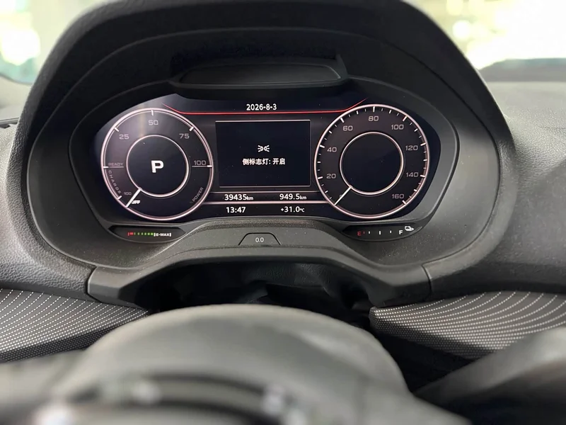 Audi Q2L e-tron — фото 10