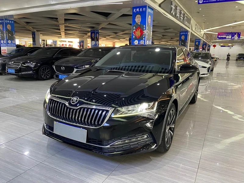 Skoda Superb — фото 1