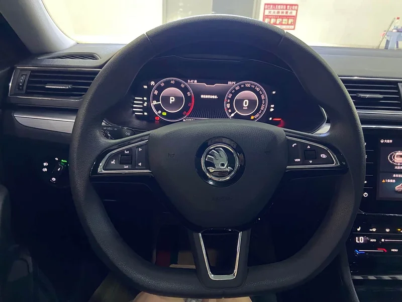 Skoda Superb — фото 18