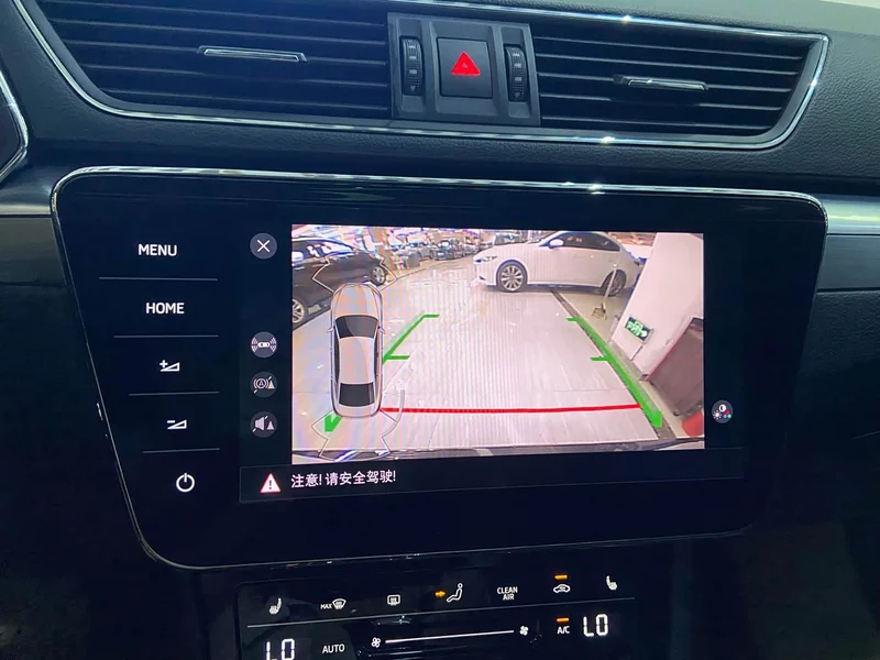 Skoda Superb — фото 21