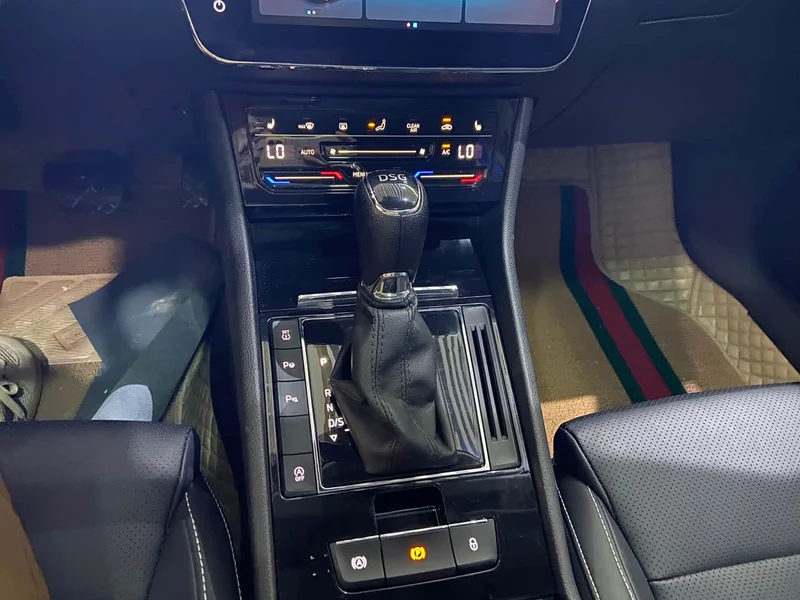 Skoda Superb — фото 22