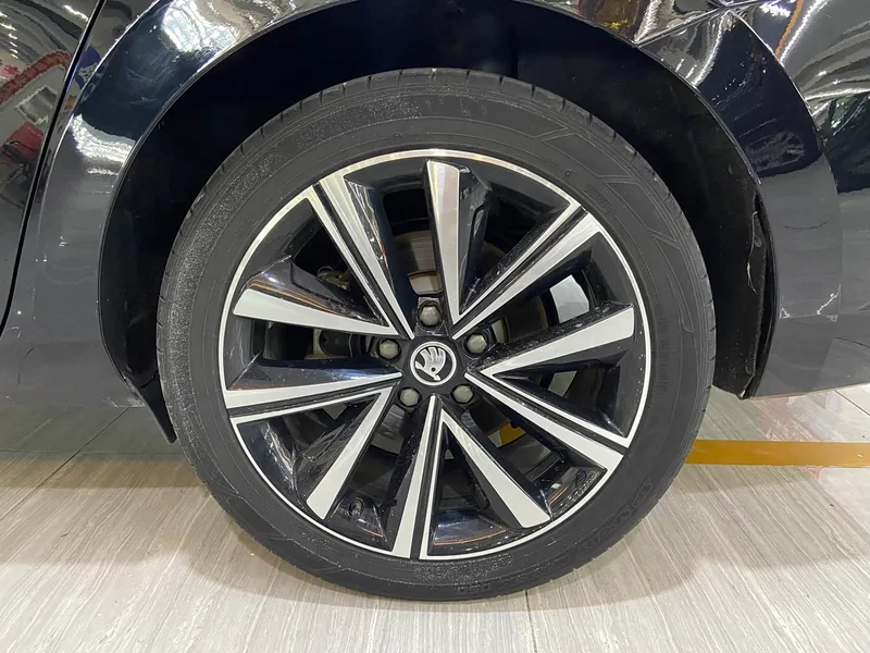 Skoda Superb — фото 10
