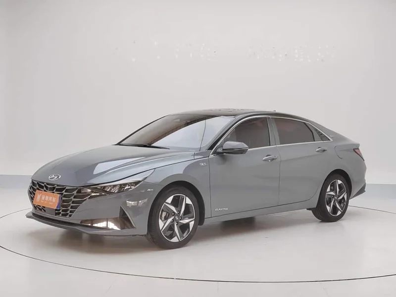 Hyundai Elantra — фото 1