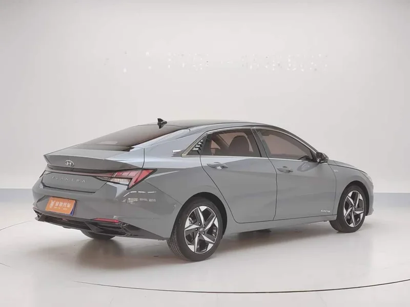 Hyundai Elantra — фото 6