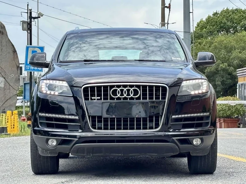 Audi Q7 — фото 1