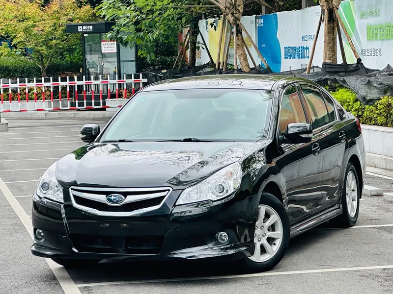 Subaru Legacy — фото 1