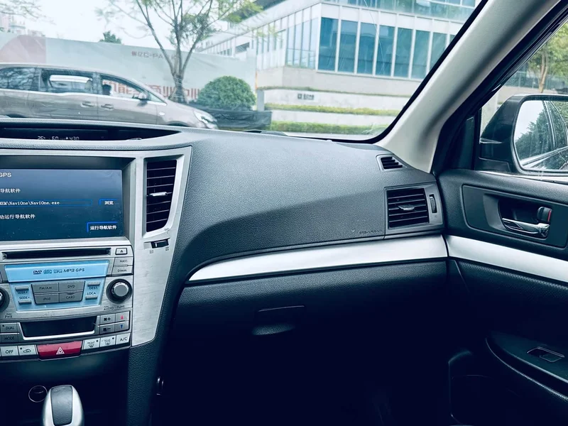 Subaru Legacy — фото 11