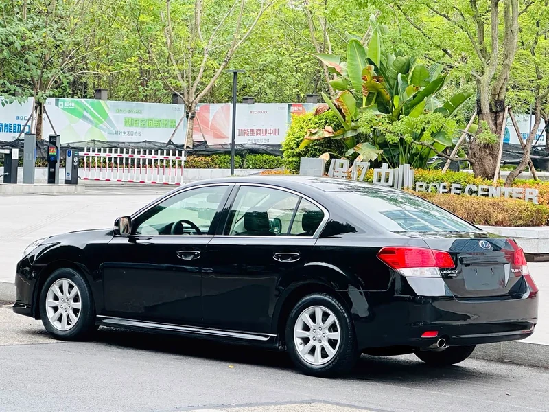 Subaru Legacy — фото 5