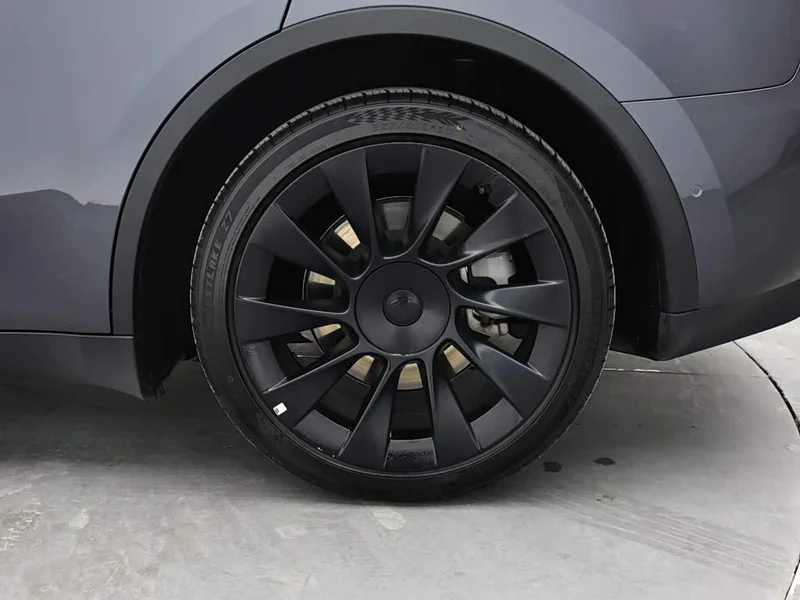 Tesla Model Y — фото 11