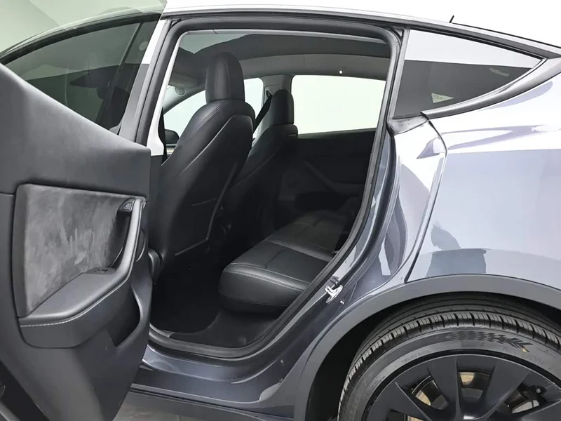 Tesla Model Y — фото 14