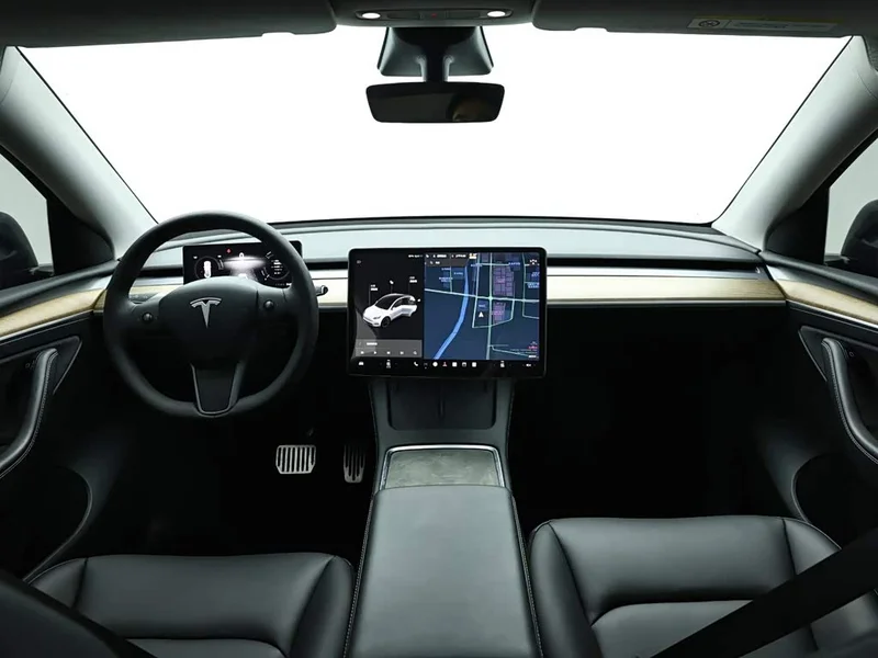 Tesla Model Y — фото 15