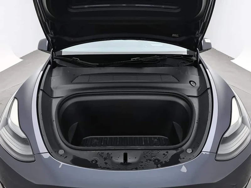 Tesla Model Y — фото 17