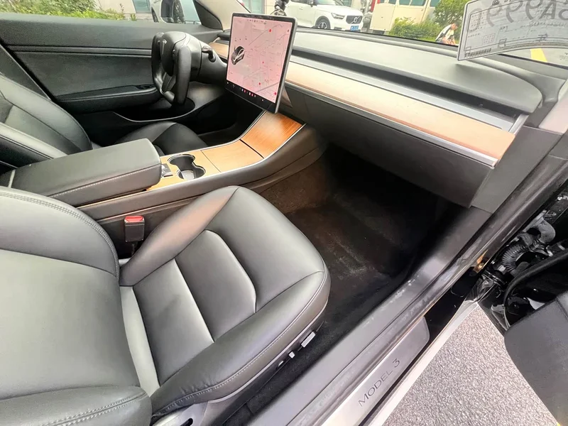 Tesla Model 3 — фото 11
