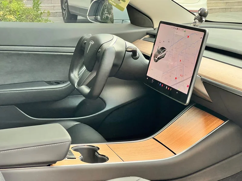 Tesla Model 3 — фото 12