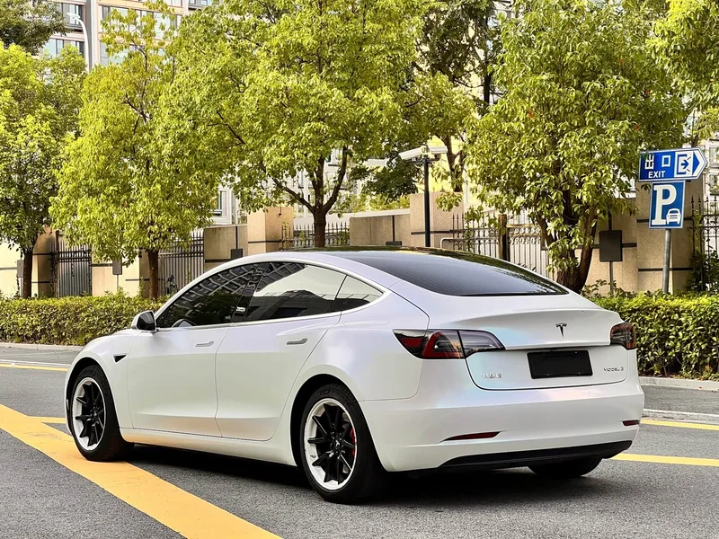 Tesla Model 3 — фото 13