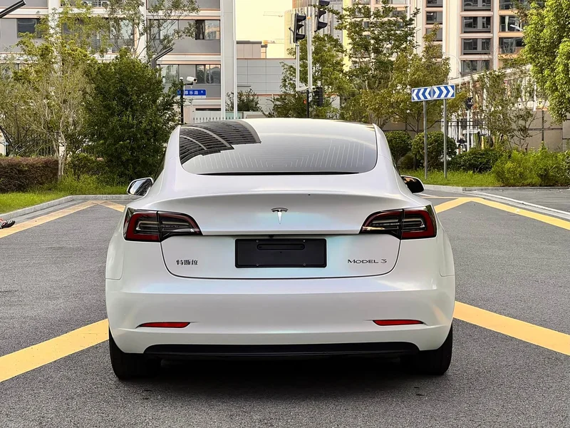 Tesla Model 3 — фото 14